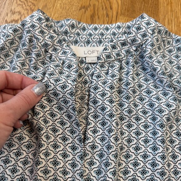 Ann Taylor LOFT Blue Geometric Pattern Top Size Small - Picture 7 of 9